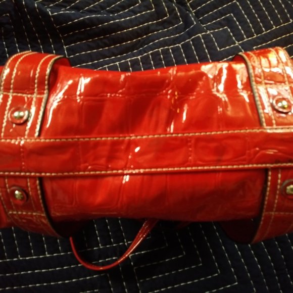 Bold Red Guess Shoulderbag - Picture 3 of 5